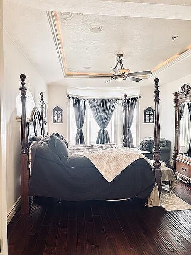 Image of 1015 N Valley View Dr