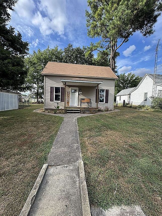 Photo of 310 E Almond St