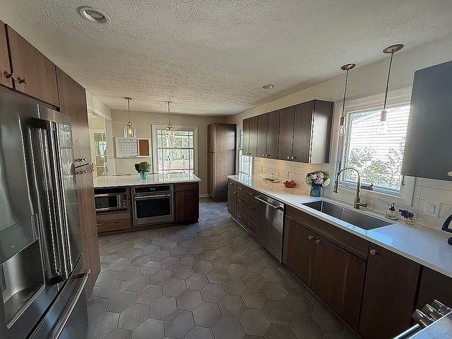 Photo of 18969 Colahan Dr, Rocky River, OH