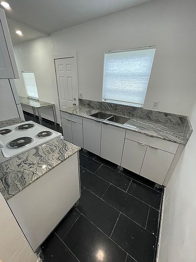 Image of 1445 Ne 177th St