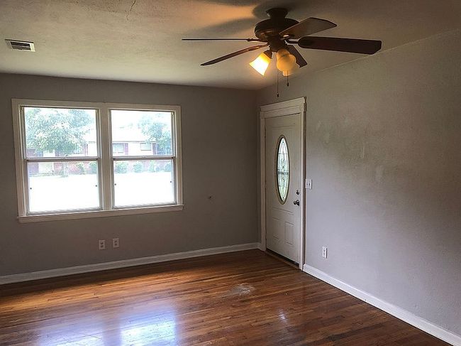 Additional photo 1 of property located at 3400 W Lee St