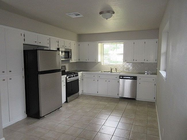 Photo of 4802 Redfish Reef Dr, Bacliff, TX
