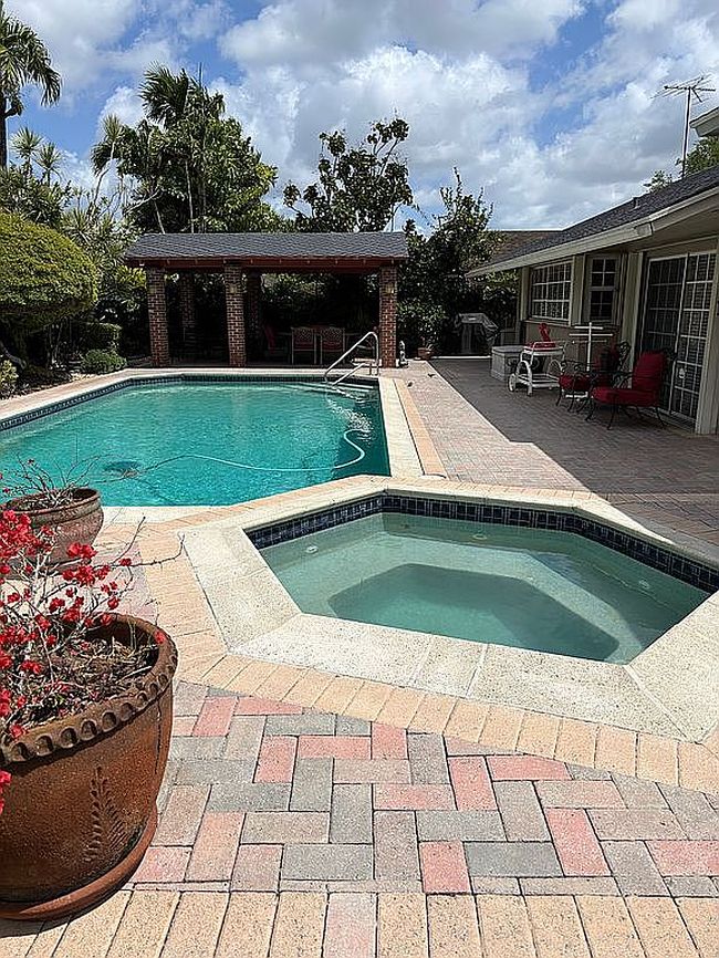 Additional photo 2 of property located at 9624 Sw 117th Ct