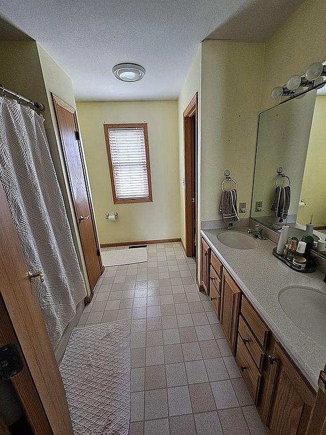 Photo of 538 Fireside Dr, Cedar Falls, IA