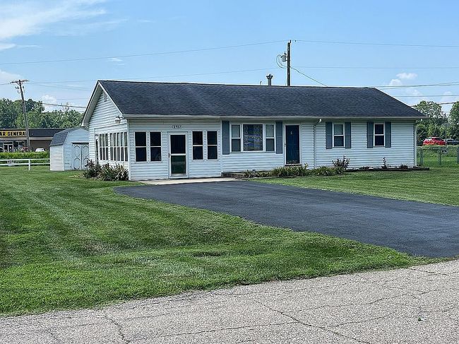 Photo of 8986 N Friendship Dr, Taylorsville, IN