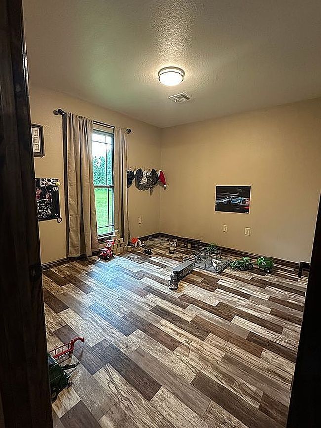 Photo of 300 S Dority St, Stigler, OK