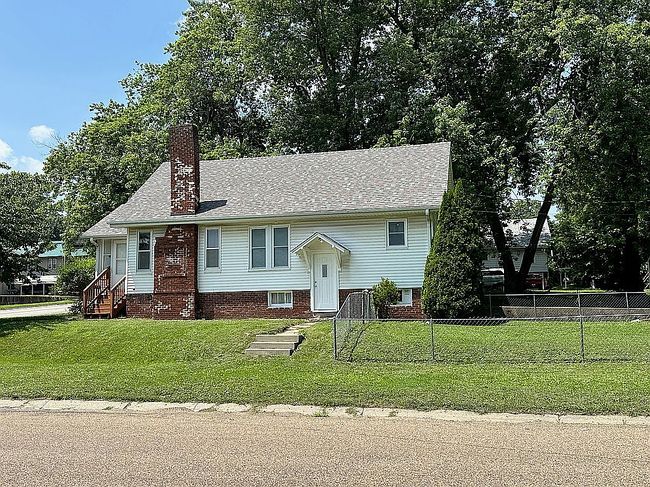 Photo of 1015 A Ave E, Oskaloosa, IA