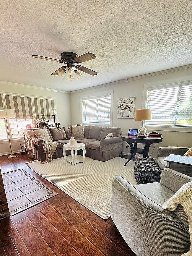 Image of 1294 Lakeview Dr