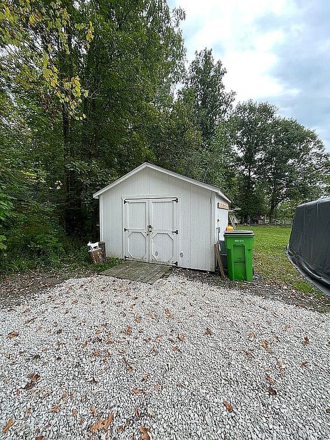 Additional photo 3 of property located at 16745 Peters Rd