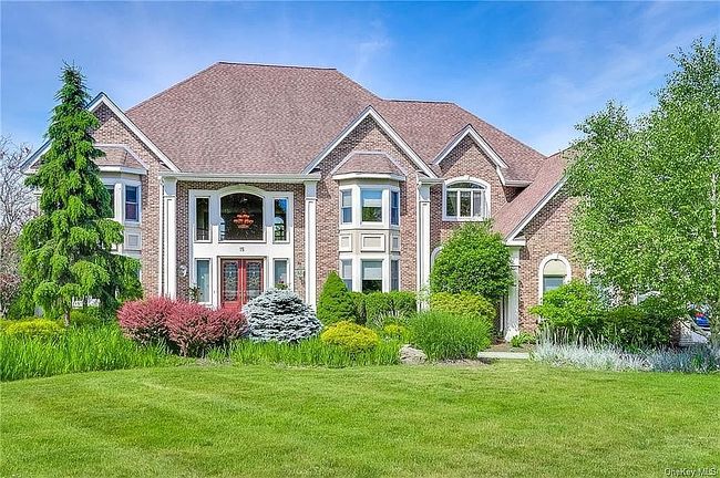 Photo of 15 Beaver Pond Ct, Stony Pt, NY
