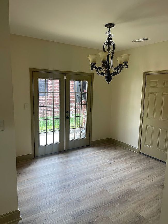 Image of 2052 Springfield Dr