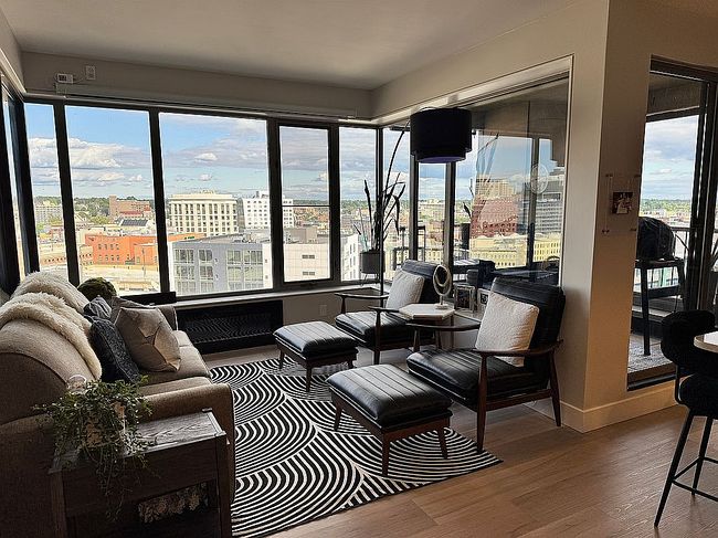 Photo of 130 Campau Cir Nw