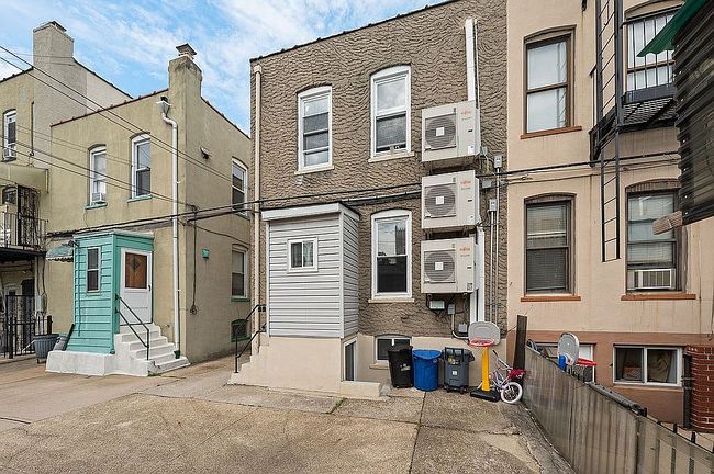 Photo of 3179 34th St, Long Island City, NY