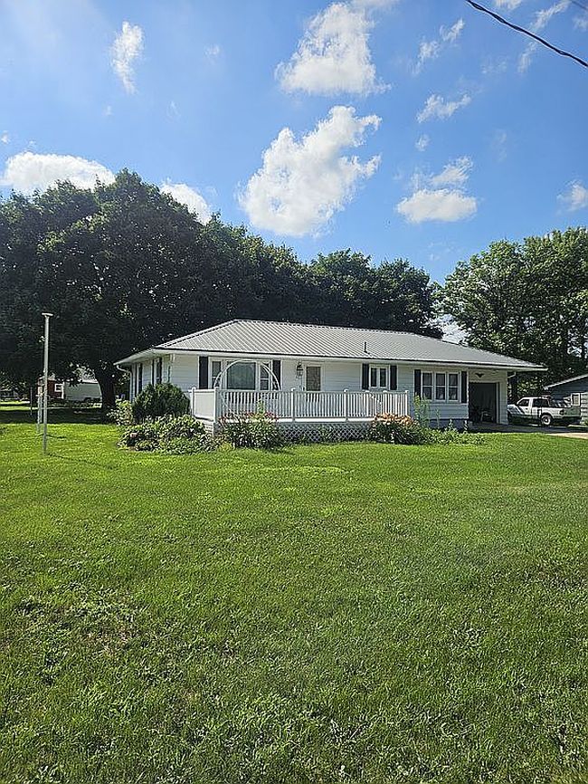 Photo of 301 N Elder Ave, Graettinger, IA