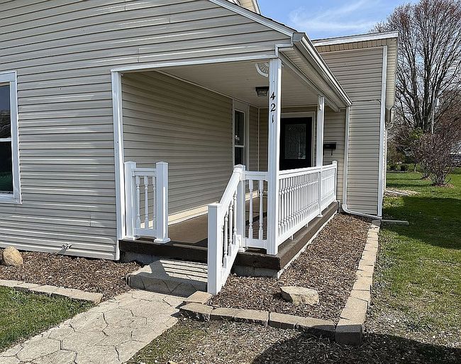 Image of 421 E Washington St