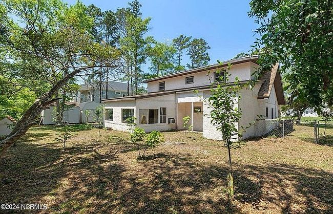 Photo of 210 Ne 62nd St, Oak Island, NC