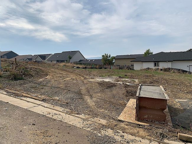 Photo of 661 Boulder Loop, Creswell, OR
