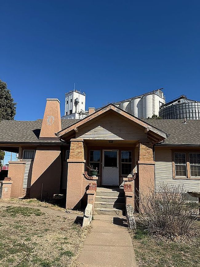 Additional photo 1 of property located at 217 W 6th St