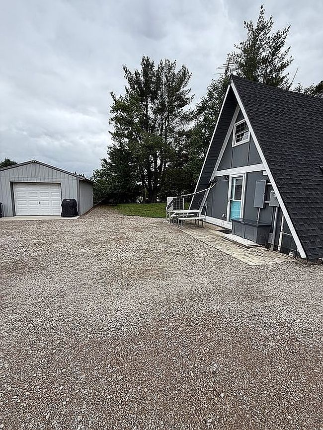 Photo of 15712 Lakeway Dr, Wolverine, MI