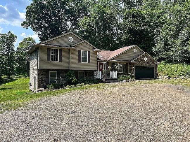 Photo of 587 Kimble Dr, Glenshaw, PA